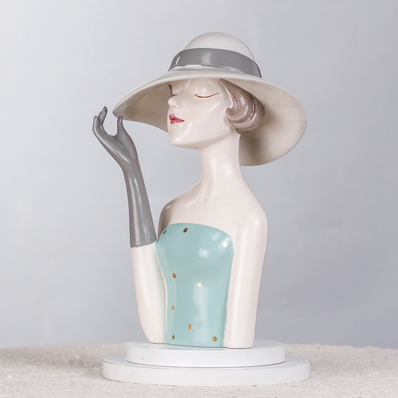 Instagram Style Girl Sculpture - огляд і ціна Resin Art Instagram