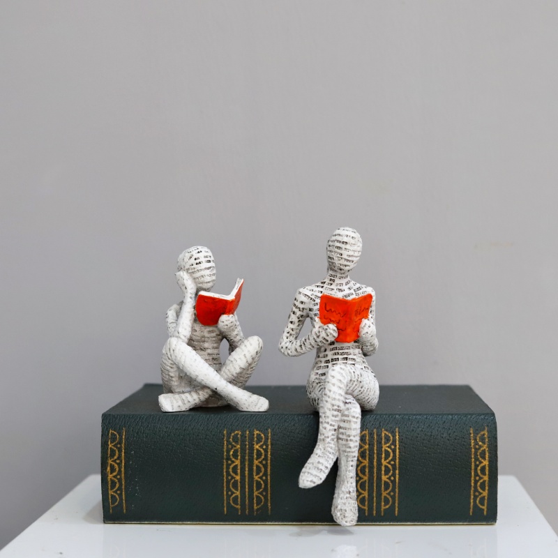 1Pc, Reading Paper Pulp Woman  - огляд і ціна Resin Art And Design