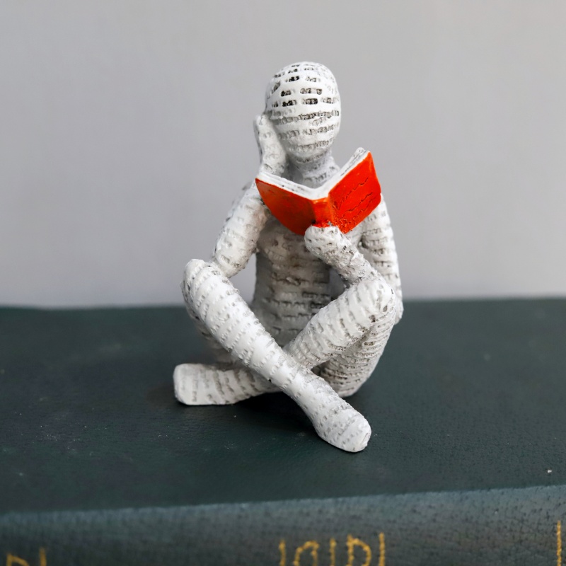 1Pc, Reading Paper Pulp Woman  - огляд і ціна Resin Art And Design