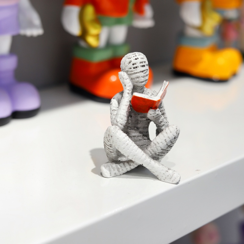 1Pc, Reading Paper Pulp Woman  - огляд і ціна Resin Art And Design